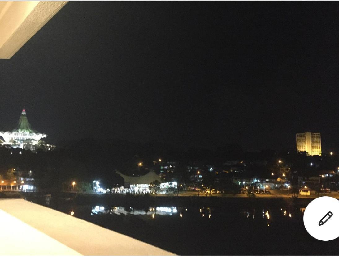 Riverbank Suites Waterfront Kuching Dış mekan fotoğraf
