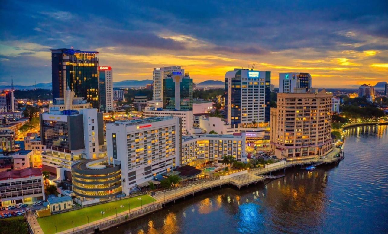 Riverbank Suites Waterfront Kuching Dış mekan fotoğraf